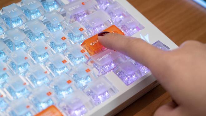 的电竞神器ATK RS7 Air磁轴键盘新葡京博彩半价享受旗舰体验？低预算闭眼冲(图4)