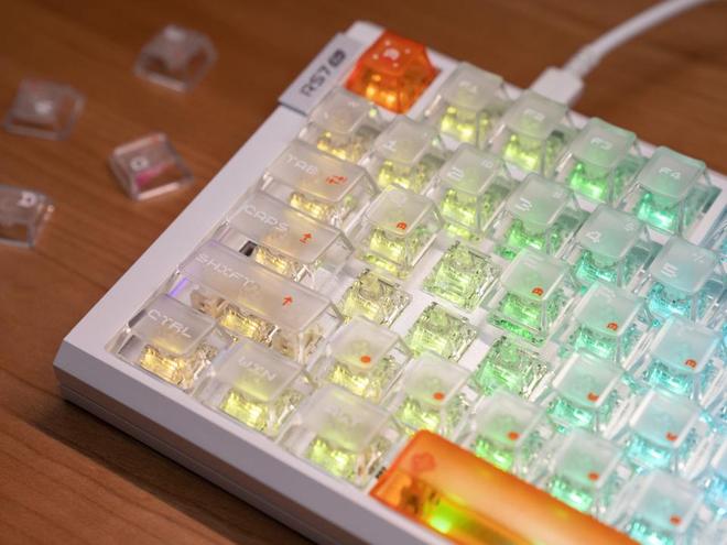 的电竞神器ATK RS7 Air磁轴键盘新葡京博彩半价享受旗舰体验？低预算闭眼冲(图2)