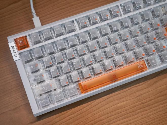 的电竞神器ATK RS7 Air磁轴键盘新葡京博彩半价享受旗舰体验？低预算闭眼冲(图3)