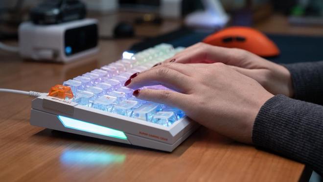 的电竞神器ATK RS7 Air磁轴键盘新葡京博彩半价享受旗舰体验？低预算闭眼冲(图6)