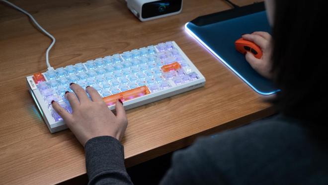 的电竞神器ATK RS7 Air磁轴键盘新葡京博彩半价享受旗舰体验？低预算闭眼冲(图9)