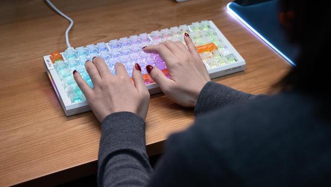 的电竞神器ATK RS7 Air磁轴键盘新葡京博彩半价享受旗舰体验？低预算闭眼冲(图12)